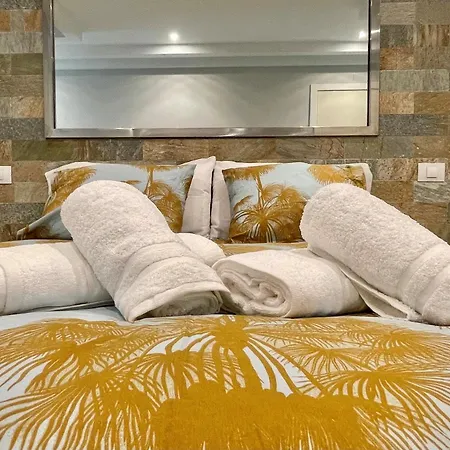 Feet Apartment *